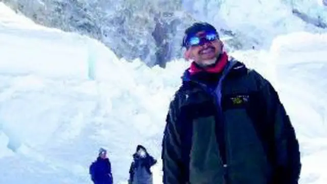 अतुल करवाल माउंट एवरेस्ट की चोटी पर चढ़ने वाले भारतीय पुलिस सेवा के पहले अधिकारी हैं.