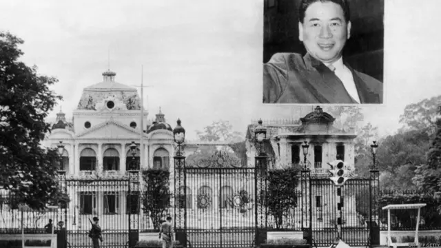 Ngày 1/11/1963, Tướng Dương Văn Minh cùng các tướng lĩnh Việt Nam Cộng hòa khác đã tổ chức đảo chính. Cuộc đảo chính diễn ra sau khi chiến dịch chống cộng của ông Diệm bất thành một phần do sự ra đời của Mặt trận Dân tộc Giải phóng Miền nam Việt Nam. Hơn nữa căng thẳng giữa chính quyền ông Diệm và Phật giáo lên cao khiến hàng chục người bị chết, hàng trăm người bị thương trong các đụng độ giữa Phật giáo và chính quyền. Tổng thống Ngô Đình Diệm và Cố vấn Ngô Đình Nhu trốn thoát khỏi Dinh Độc lập trong ngày 1/11 nhưng bị giết trong ngày hôm sau khi ra đầu hàng. 