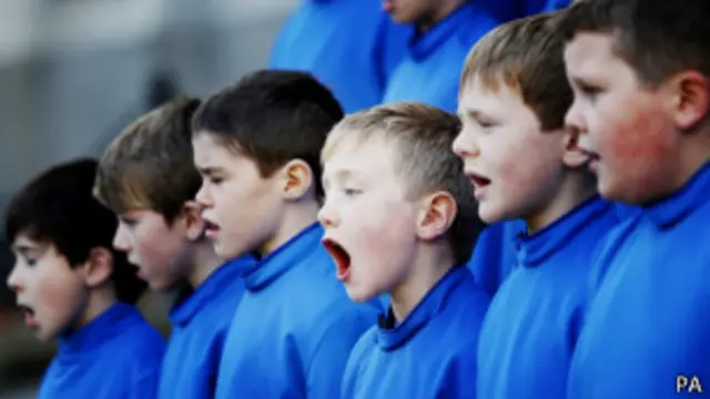 Niños en un coro