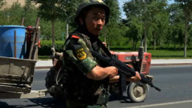 چینايي چارواکي دغه ډله او نورې ورته ډلې په سینکیانګ کې د تاوتریخوالي مسؤول بولي، خو د دا ډول تورونو ثابتول ګران کار دی. 