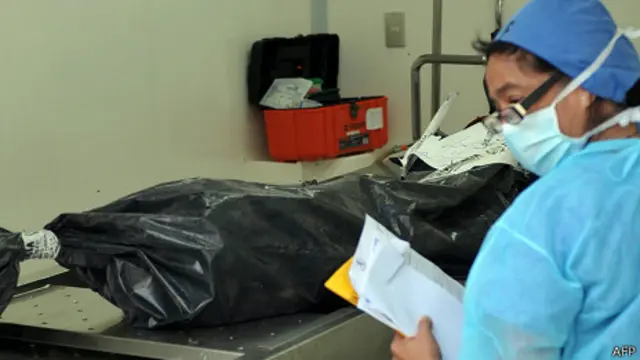 Cropo decapitado é exibido em IML do México (foto: AFP)