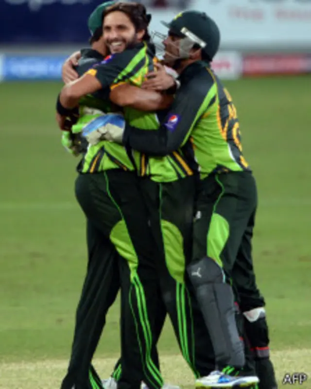 شاہد آفریدی کو پہلی ہی گیند پر وکٹ حاصل کرنے کی جیسے عادت ہوگئی ہے۔