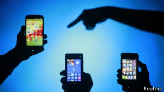 يعتقد خبراء في مجال التقنية إن هذه المعارك القضائية تمثل شيئا سيئا للمستهلكين