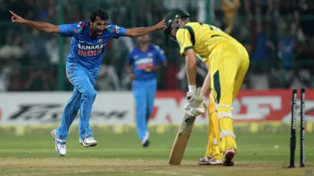 भारत की तरफ़ से मोहम्मद शमी ने तीन विकेट लिए.