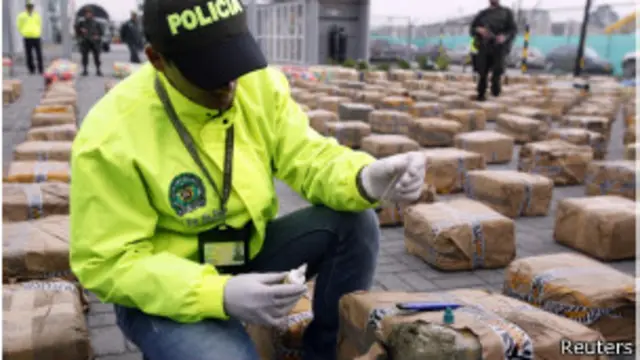 يتهم غونزاليث بتهريب المخدرات والابتزاز والتدبير لقتل ضابط شرطة