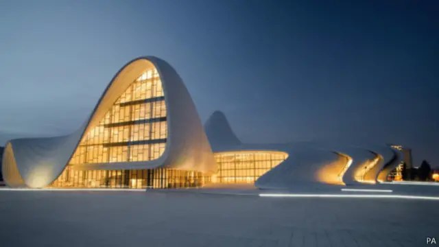 Культурный центр имени Гейдара Алиева в Баку