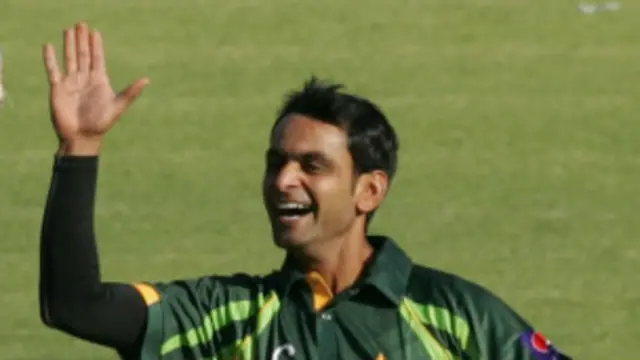 محمد حفیظ نے اس سال 13 ون ڈے اننگز میں 18.92 کی اوسط سے صرف 246 رنز بنائے ہیں جس میں فقط ایک نصف سنچری شامل ہے