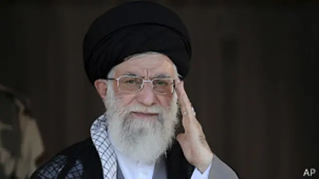 رهبر ایران گفت آمریکا دست آهنین خود را در دستکشی از مخمل پنهان کرده است