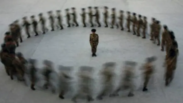 تخضع ساحة تيانانمين لإجراءات أمنية مشددة من قبل الشرطة الصينية