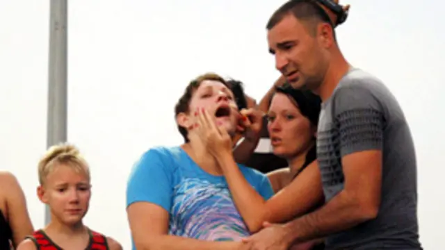 كانت العبارة تقل عددا من السائحين الاجانب