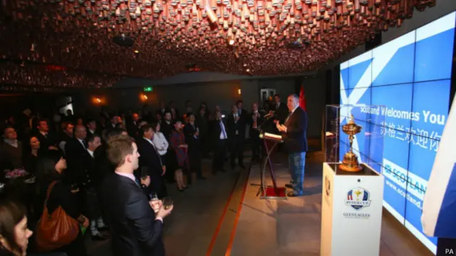 苏格兰首席部长萨蒙德在北京尊尼获加豪华会馆讲话,宣传2014年莱德杯高尔夫球赛。