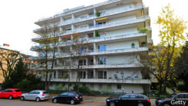 عثر بالصدفة على تلك المجموعة الفنية داخل شقة بهذا المبنى في ميونخ.