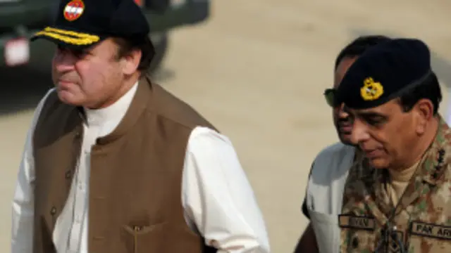 نواز شریف کے ہمراہ جنرل اشفاق پرویز کیانی بھی فوجی مشقوں میں موجود تھے