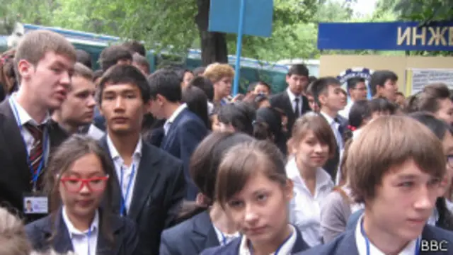 Учебные пособия по истории для школьников в Казахстане постоянно переиздаются