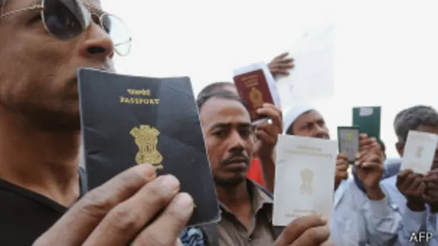 سلطنت میں کام کرنے والے افراد کی کمی کے مسائل کے باوجود زیادہ سے زیادہ سعودیوں کو نوکری دینے کی پالیسی جاری ہے