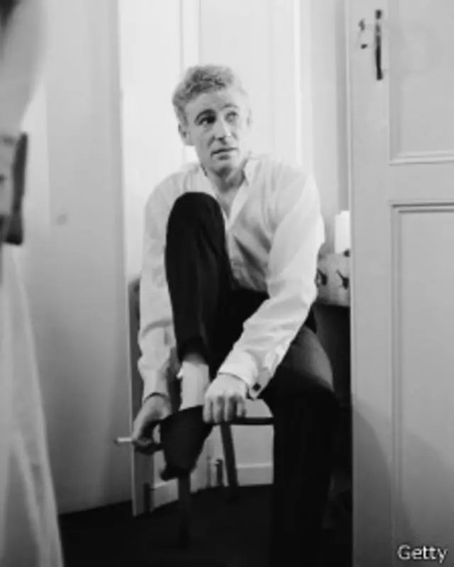 پیتر اوتول پشت صحنه هملت