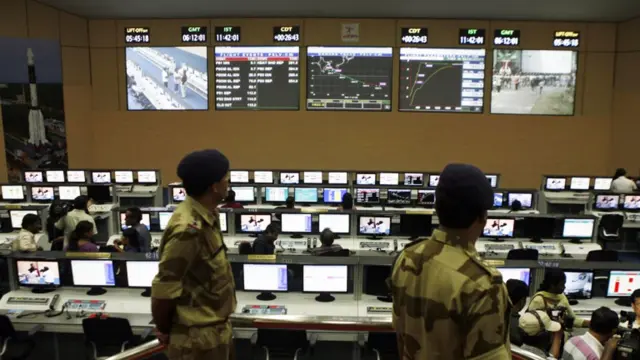 بھارتی حکام نے مریخ پر مشن بھیجنے کی پہلی دستیاب مدت کو ہی استعمال کرنے کا فیصلہ کیا