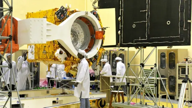 بھارتی حکام اس مشن کو ملک کی خلائی صلاحیت کا اظہار قرار دے رہے ہیں