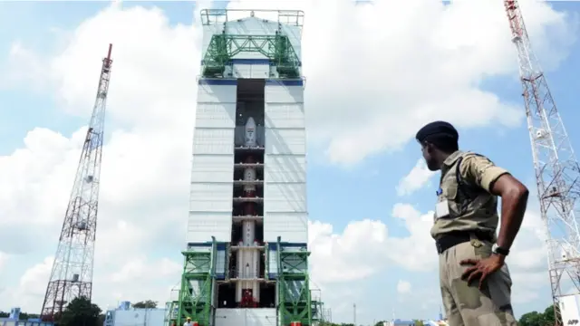 بغیر انسان کے ایک اعشاریہ تین پانچ ٹن وزنی یہ راکٹ مریخ کے لیے بھارتی معیاری وقت کے مطابق دوپہر دو بج کر اڑتیس منٹ پر روانہ ہوا۔