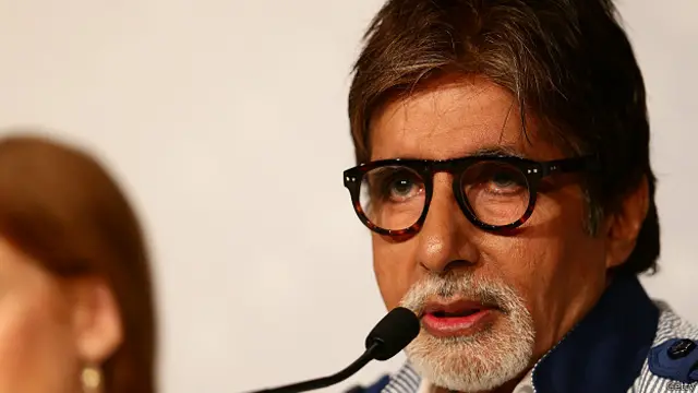 امیتابھ بچن کو ان کی مختلف النوع کرداروں کی ادائیگی کے لیے جانا جاتا ہے