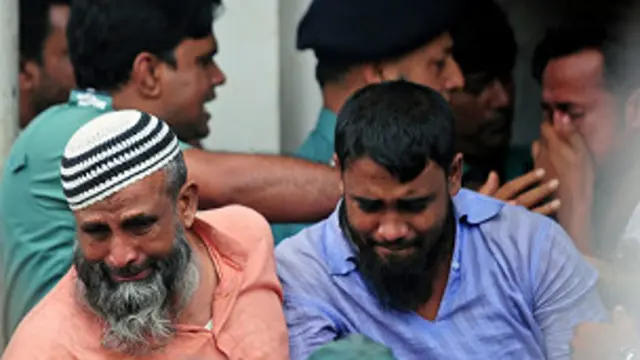 রায় ঘোষণার পর আসামীদের কারাগারে নিয়ে যাওয়া হচ্ছে