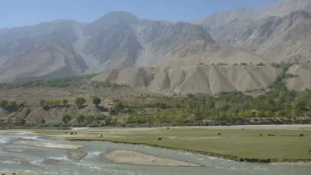 نمایی از یک محله سرسبز و تفریحی در ولسوالی وردوج که تا چند ماه پیش در کنترول نیروهای طالبان بود و تازه به تصرف نیروهای دولتی در آمده است.