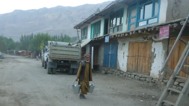 مردم محل حالا می‌گویند که در چندماه درگیری و جنگ میزان فقر در میان ساکنان محل افزایش یافته است. شماری از مردم می‌گویند که بسیاری از خانواده‌ها قادر به تامین آذوقه زمستانی خود نمی باشند.