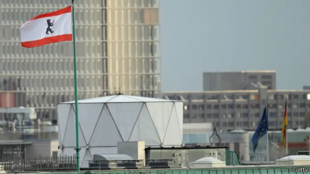 На крыше британского посольства в Берлине