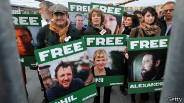 Демонстрация с требованием освободить активистов "Гринпис"