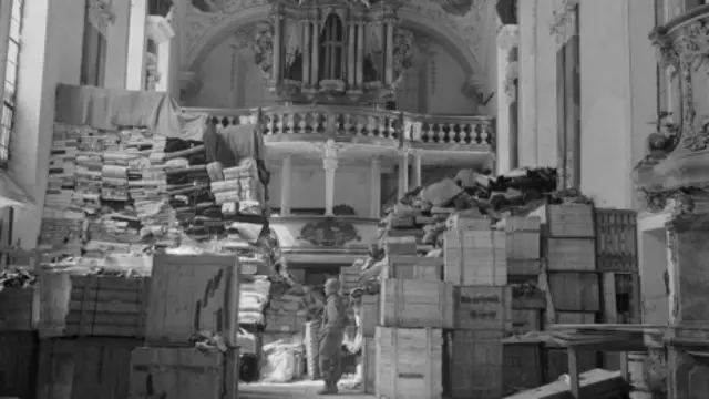 ABD askerleri, Nazilerin yağmaladığı eserleri 1945'te bir kilisede topladı