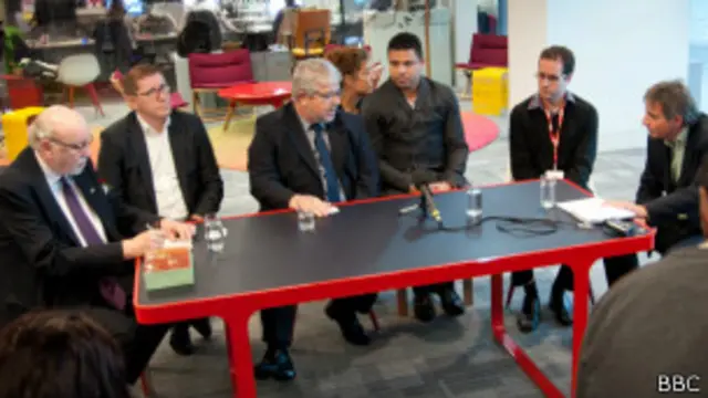 Ronaldo e organizadores da Copa no prédio da BBC. Foto: Emma Lynch/BBC