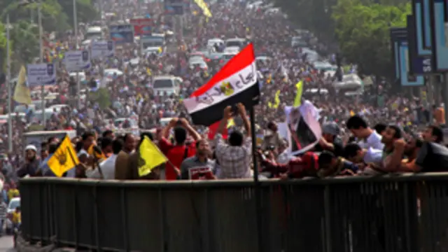 مظاهرة مؤيدة لمرسي في القاهرة يوم الاثنين