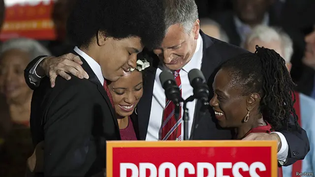 Bill de Blasio celebra con su familia el triunfo en Nueva York