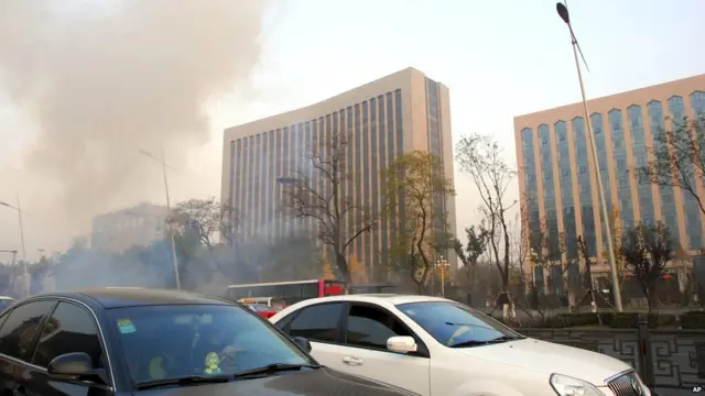 Một loạt các vụ nổ nhỏ đã xảy ra ở bên ngoài một văn phòng Đảng ủy của Đảng Cộng sản Trung Quốc ở miền bắc nước này.

Vụ nổ ở thành phố Thái Nguyên, thủ phủ tỉnh Sơn Tây, là do một loạt thiết bị nổ nhỏ gây ra.