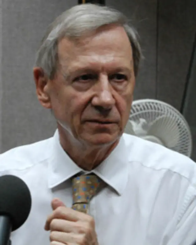 آنتونی گیدنز: قومیت به کردوکارها و نگرش‌های فرهنگی اجتماع معینی از مردم اطلاق می‌شود که آنها را از دیگران متمایز می‌سازد