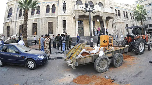 صورة بثتها وكالة الأنباء الرسمية في سوريا لموقع الانفجار