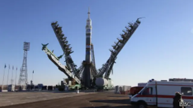 سنیچر کو دو روسی خلا باز مشعل لے کر خلا میں چہل قدمی کریں گے