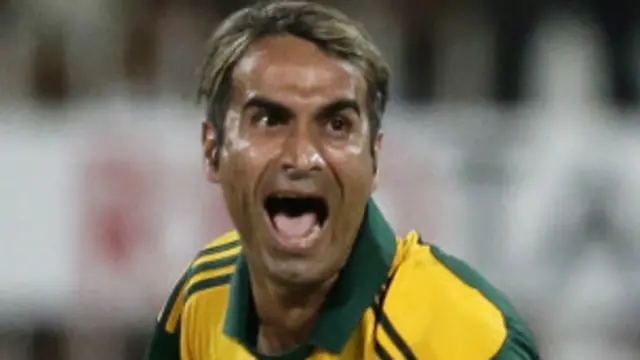 عمران طاہر نے مصباح الحق، عمر اکمل اور اسد شفیق کی اہم وکٹیں لیں