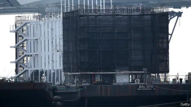 Баржа компании Google