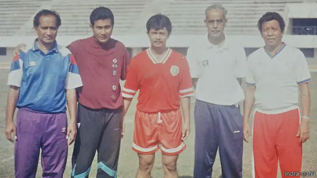Indra Sjafri bersama legenda Ronny Pattinasarani, saat mengikuti kursus kepelatihan.