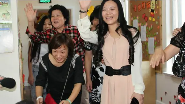 星期五下午，来接孩子了