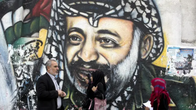 توفي الزعيم الفلسطيني ياسر عرفات عام 2004