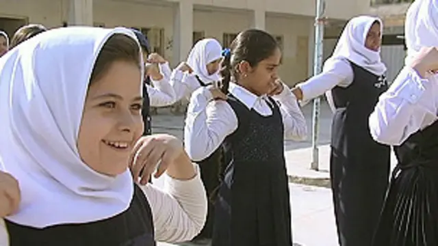 دا ضرور نه ده چې خپل مور او پلار بشپړه پوهه ولري، مهمه دا ده چې خپلو ستونزو ته څوک تسلیم نه شي