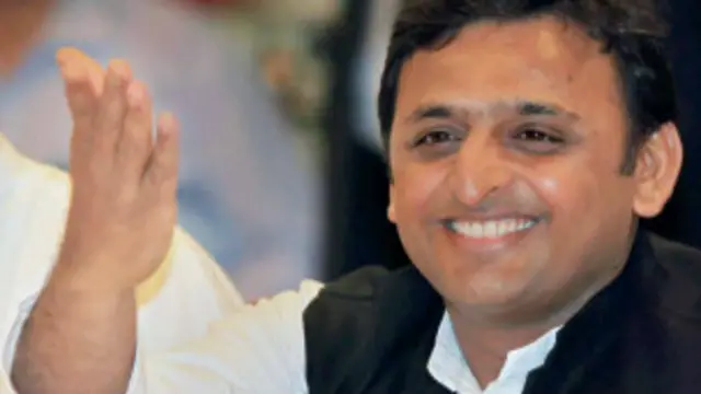 अखिलेश यादव सरकार का कहना है कि गन्ना किसानों की समस्या के लिए केंद्र सरकार ज़िम्मेदार है. 