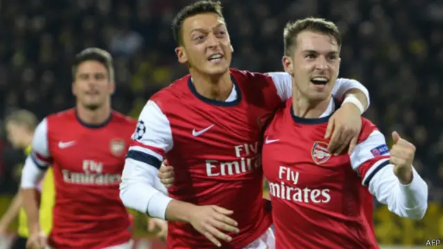 Ozil (kiri) dan Ramsey