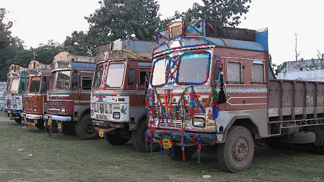 छत्तीसगढ़ में चुनाव ड्यूटी पर लगे ट्रक