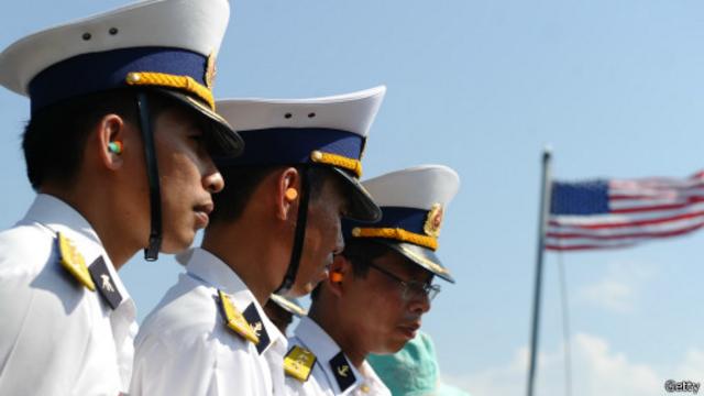 Tàu hải quân Mỹ cập cảng ở Đà Nẵng tháng Tư 2012