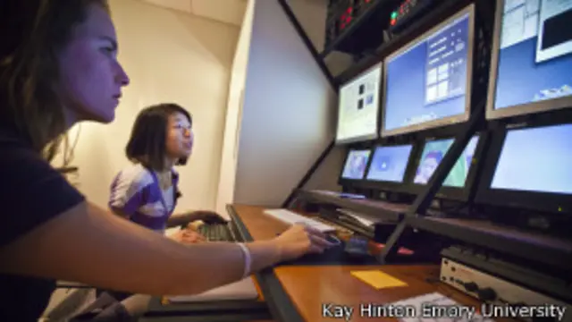 Criança passa por teste para detectar autismo | Crédito: Kay Hinton, Emory University