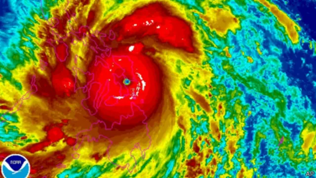 美国国家海洋和大气管理局气象卫星所见的台风海燕图像（8/11/2013）