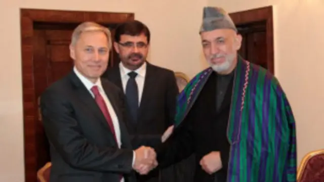 ښاغلي میلیبین بي بي سي ته وويل افغان ولسمشر ورسره ‌ژمنه وکړه چې په ټاکنو کې کې به بې پرې پاتې کيږي او د واک د سوليز ليږد لپاره به هڅه کوي.